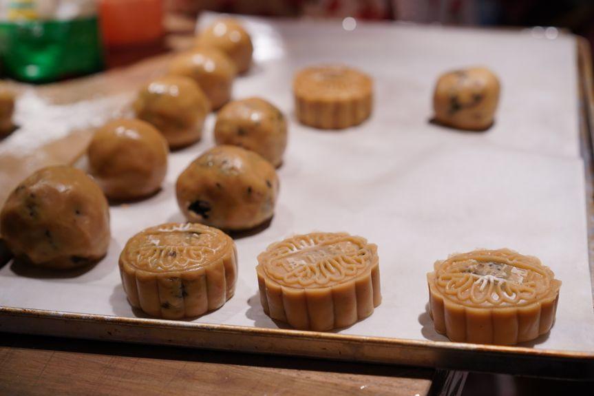 武汉大学美食俱乐部首次活动—中秋佳节做月饼